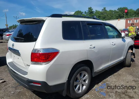 2013 Toyota Highlander Se V6 z USA, uszkodzony, nr VIN 5TDBK3EH5DS243065